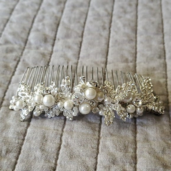 NWT David's Bridal Crystal and Pearl Wedding Comb - Picture 5 of 12